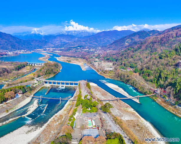 鸟瞰都江堰全貌。东谈主民网记者 欧阳易佳摄